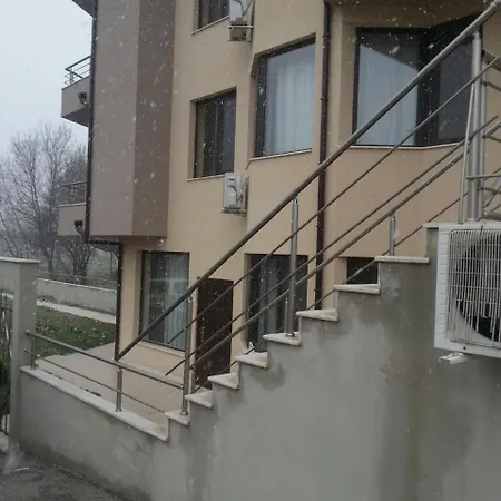 Apartment In Ravadinovo